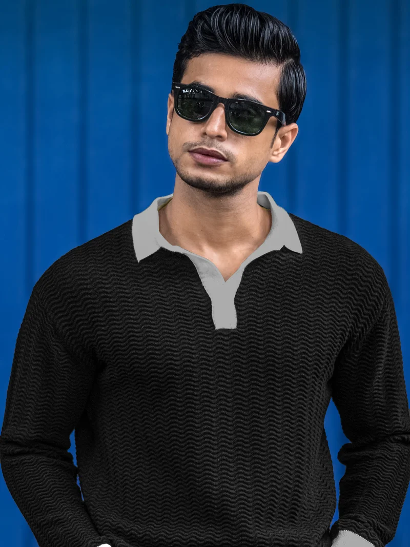 مانياك Maniac Mens Printed Round Neck Half Sleeve Navy and White Cotton Tshirt